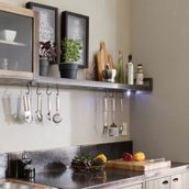 PRATELEIRA-140-C--8-GANCHOS-GRAFITE-FOSFATIZADO-BRAS