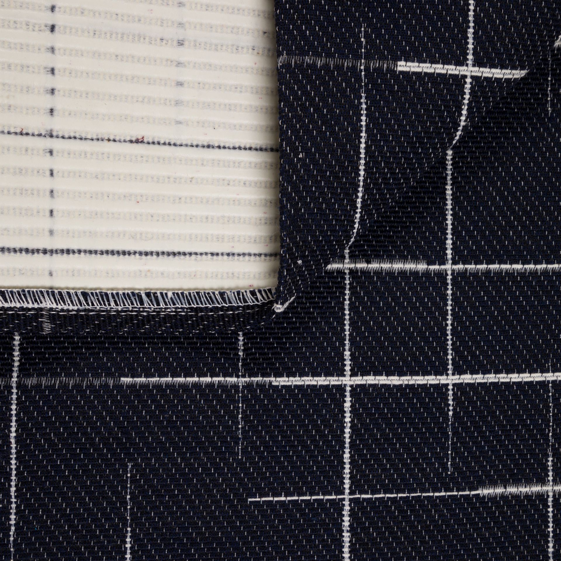 TAPETE-40-CM-X-70-CM-AZUL-ESCURO-BRANCO-ALFENAS_ST4