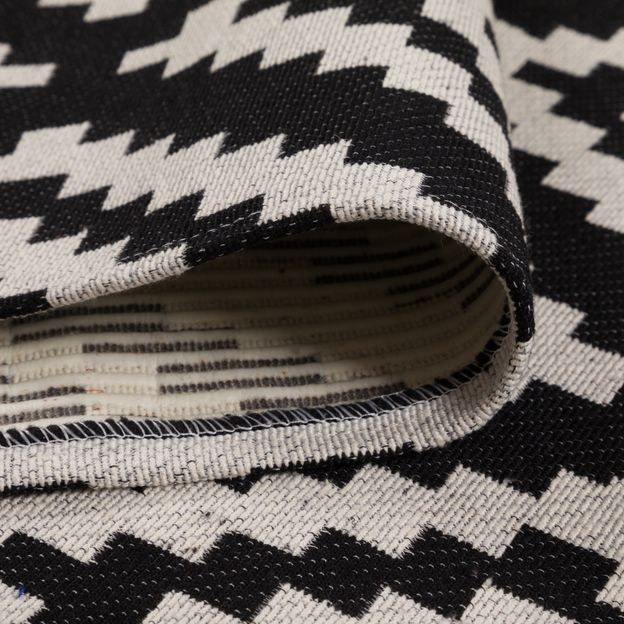 TAPETE-40-CM-X-135-M-PRETO-BRANCO-GOMBE_ST3