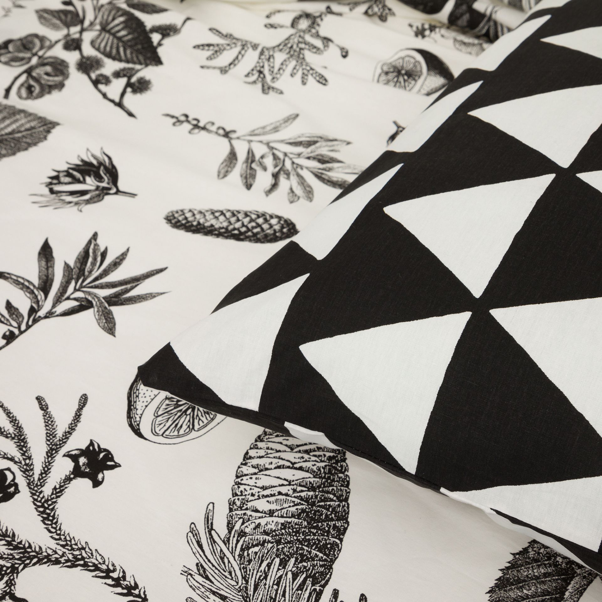 GEO-FRONHA-50-CM-X-70-CM-CREAM-PRETO-NATUREZA_ST4