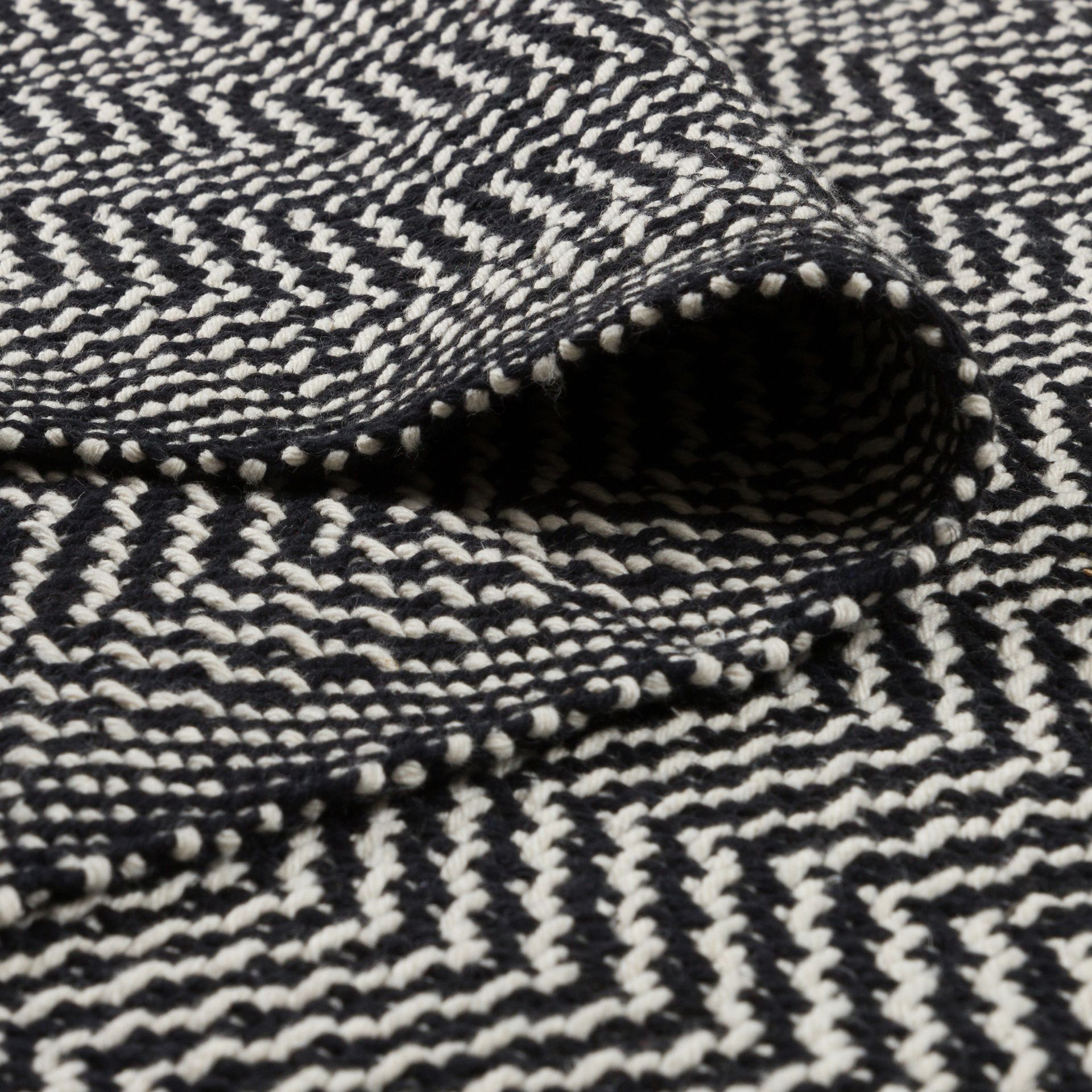 TAPETE-50-CM-X-80-CM-PRETO-NATURAL-ASTI_ST1