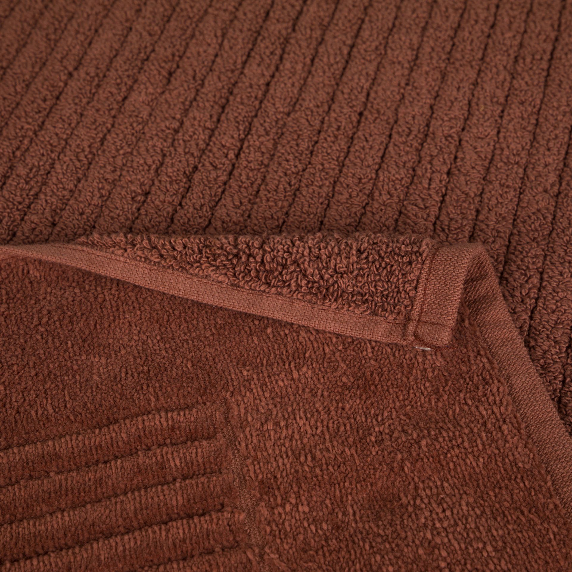 TOALHA-PISO-80-CM-X-48-CM-RUBY-MOCHA-VELVET_ST2