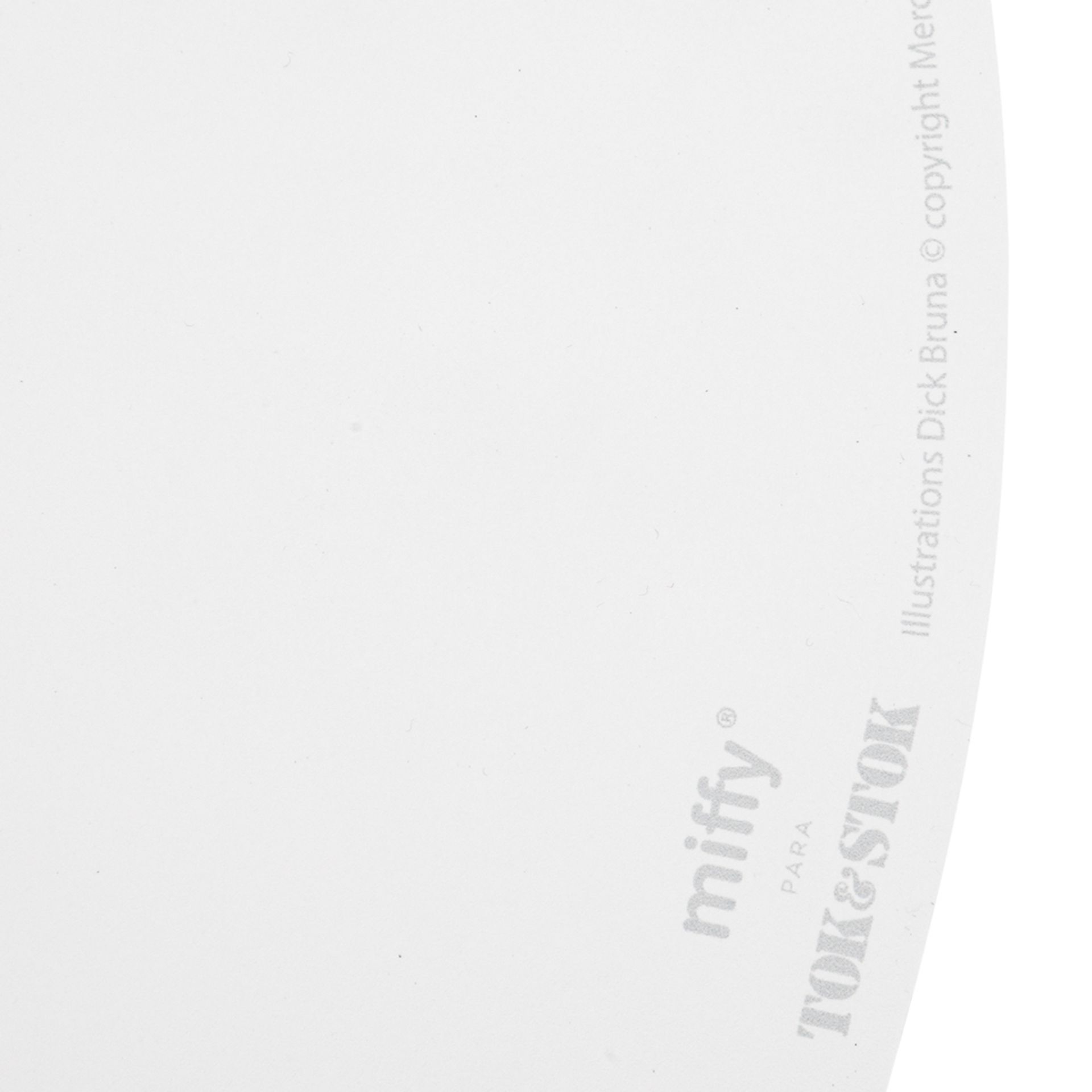 LUGAR-AMERICANO-39-CM-X-28-CM-BRANCO-KONKRET-MIFFY_ST10