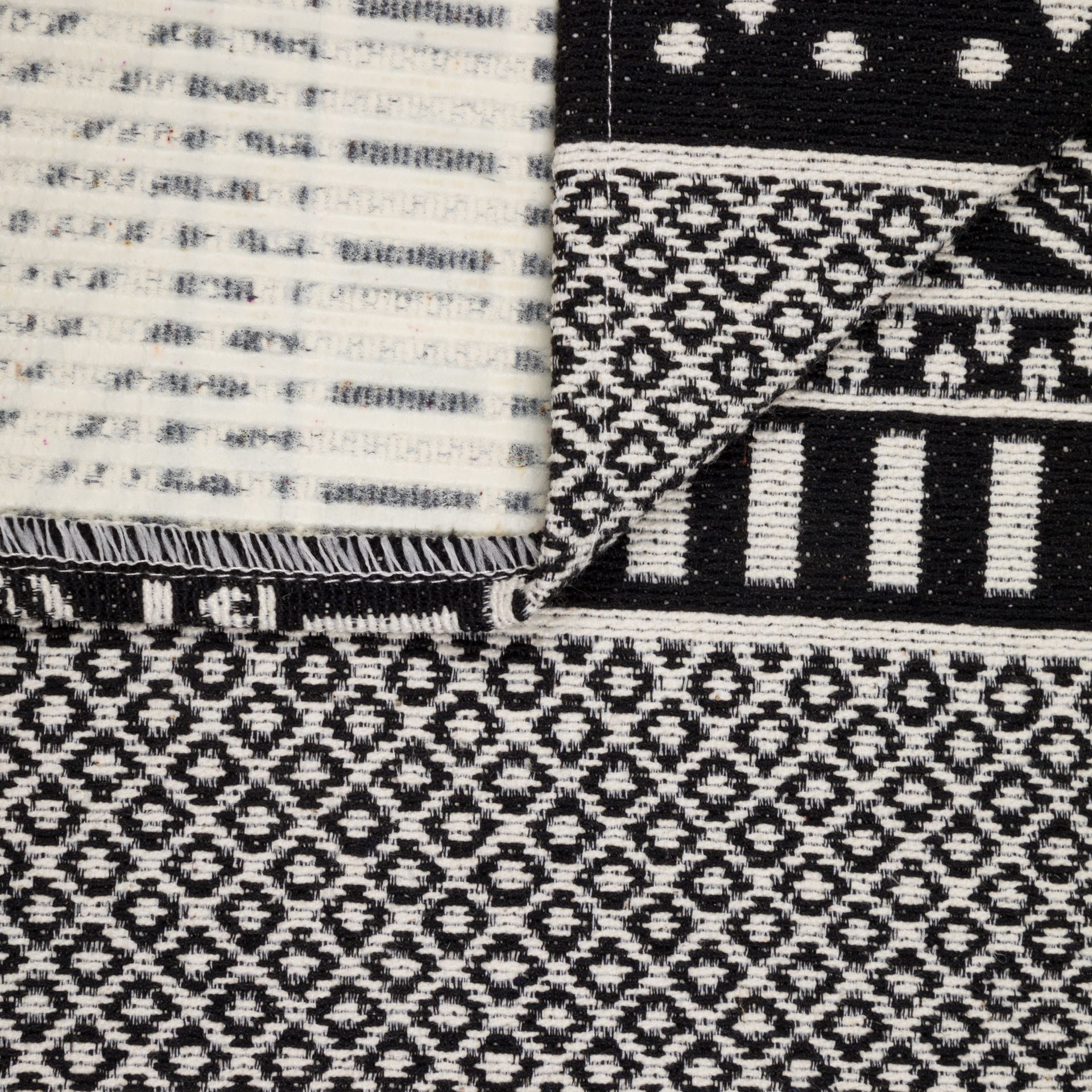 TAPETE-40-CM-X-65-CM-PRETO-BRANCO-DARAZO_ST4