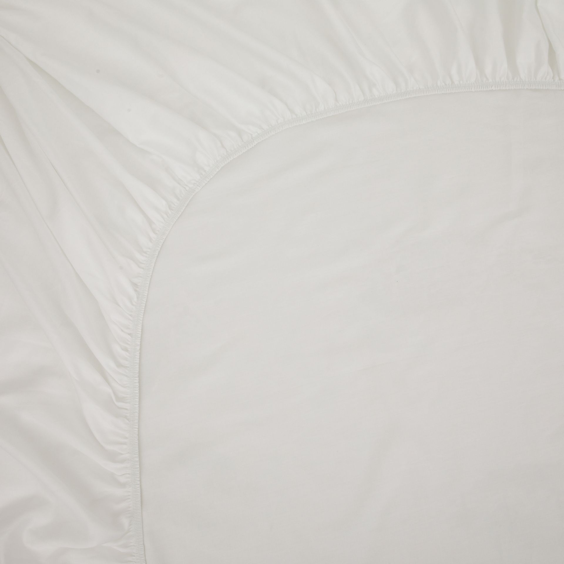 LENCOL-COM-ELASTICO-QUEEN-165-M-X-200-M-X-30-CM-BRANCO-PUPP_ST1
