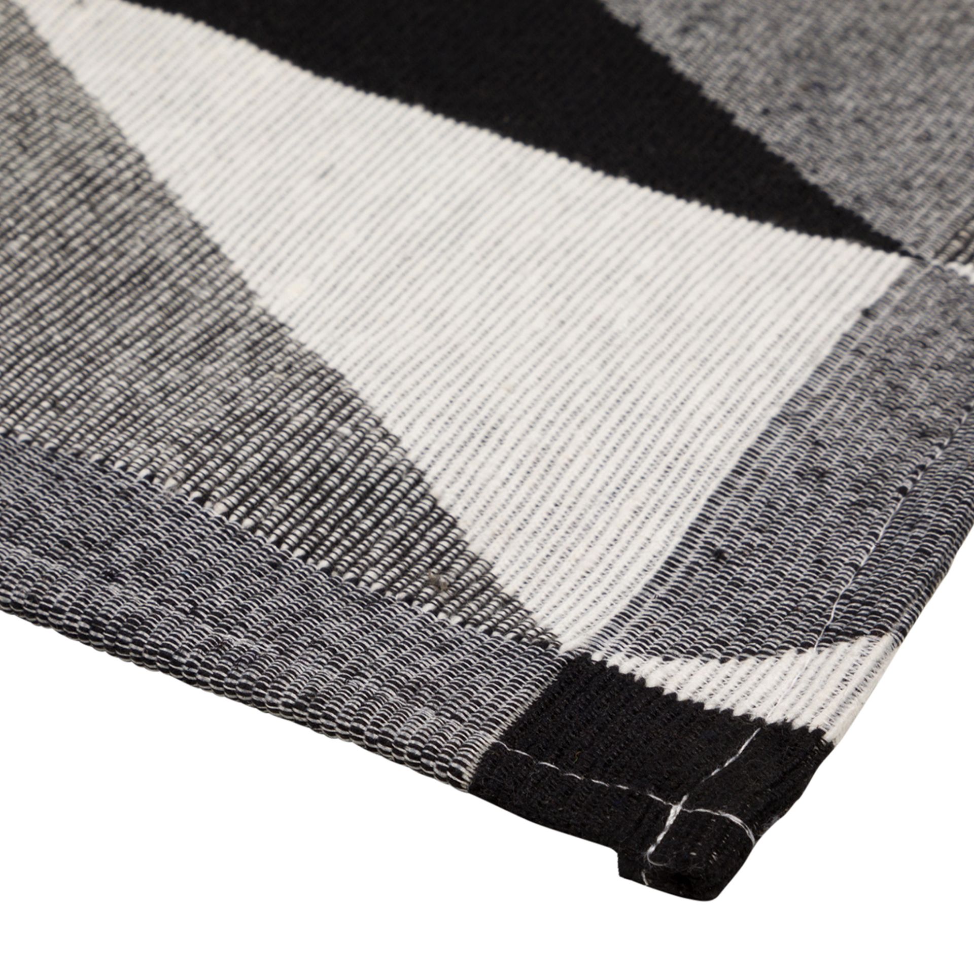 TAPETE-40-CM-X-150-M-PRETO-CINZA-SCALING_ST7