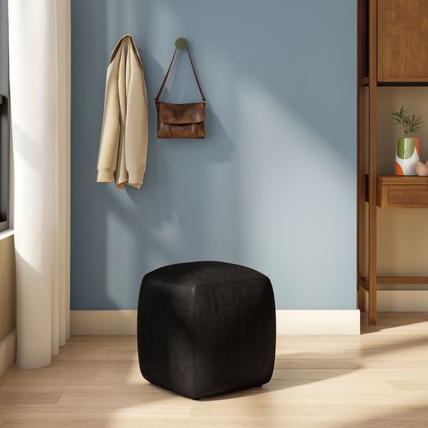 PUFF-COURO-PRETO-COMFY_399517_AMB0