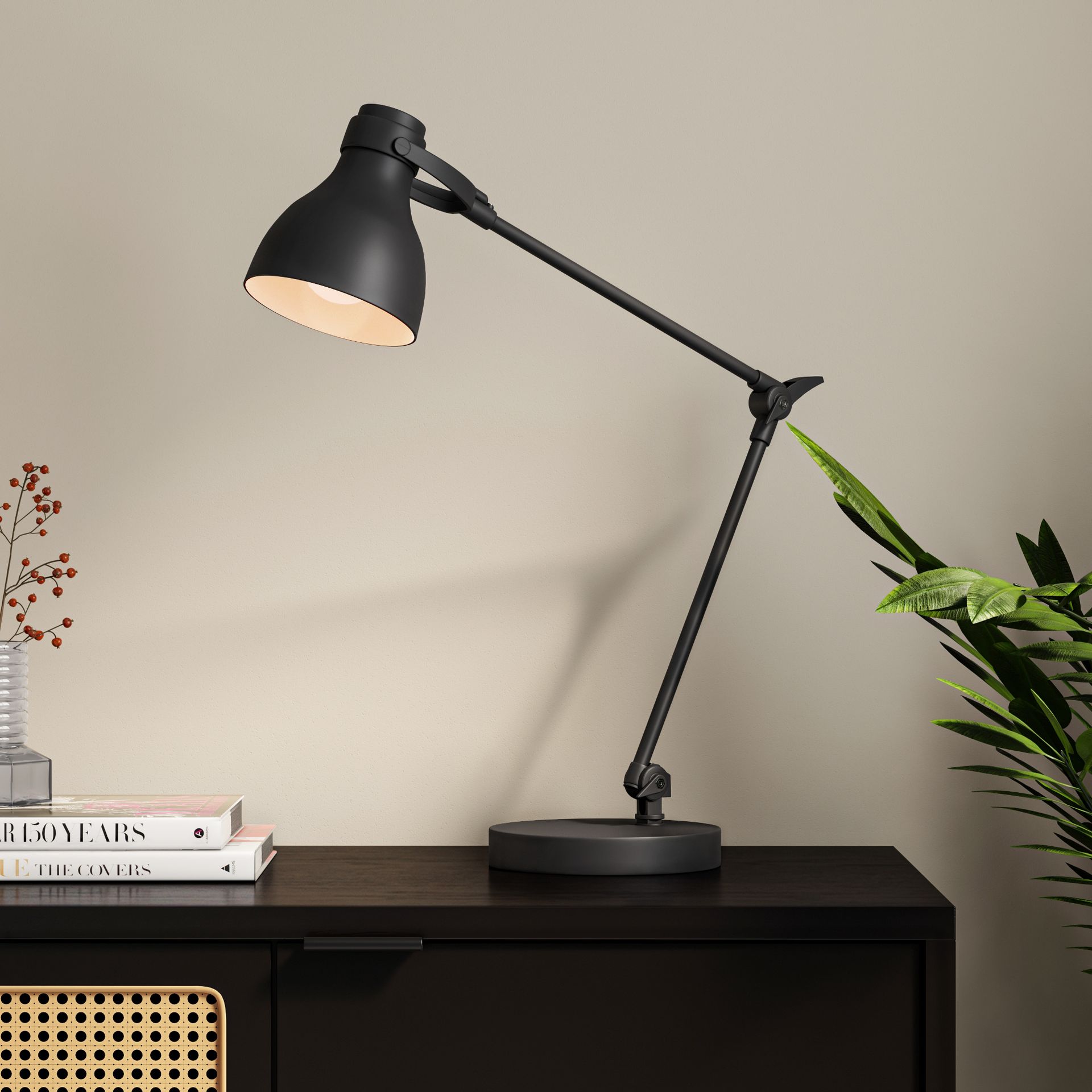 LUMINARIA-MESA-PRETO-HOIST_362810_AMB0