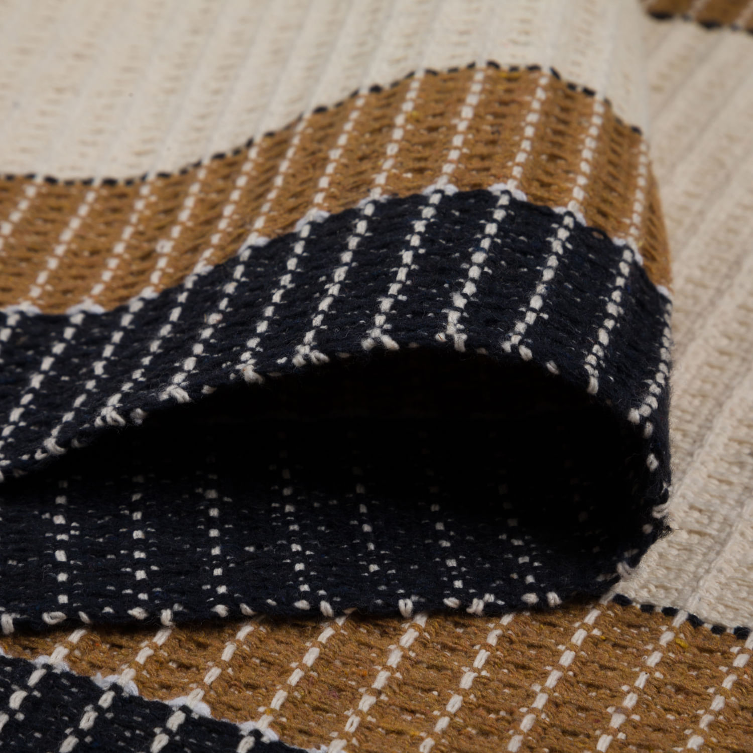 TAPETE-40-CM-X-150-M-PRETO-CANELA-DO-CEIL-O-NUER_ST3