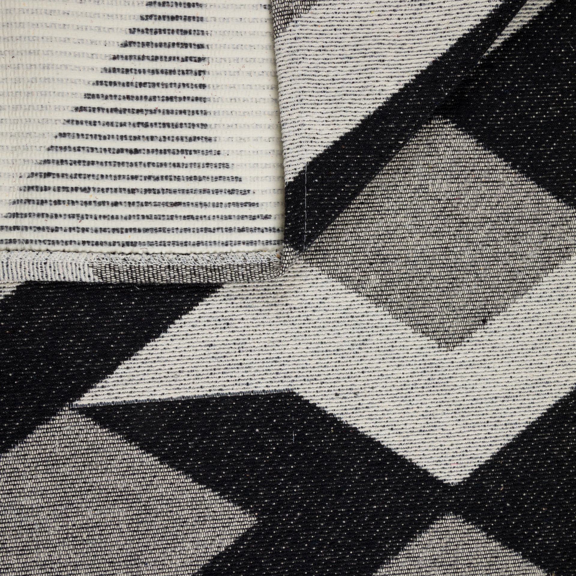 TAPETE-132-M-X-2-M-PRETO-CINZA-VERZZO_ST4