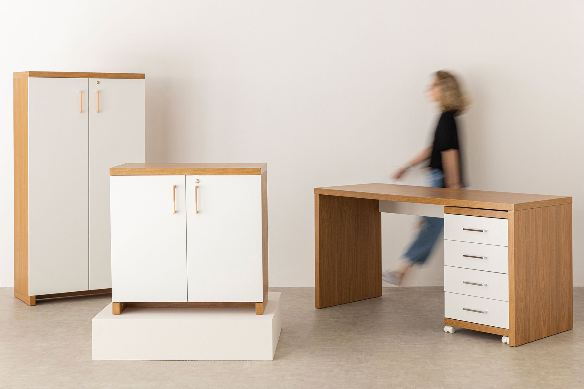 ARMARIO-ALTO-2-PORTAS-FREIJ-BRANCO-FIND_E53CB9E49EF42DBF4CA121607E598AF0_AMB1