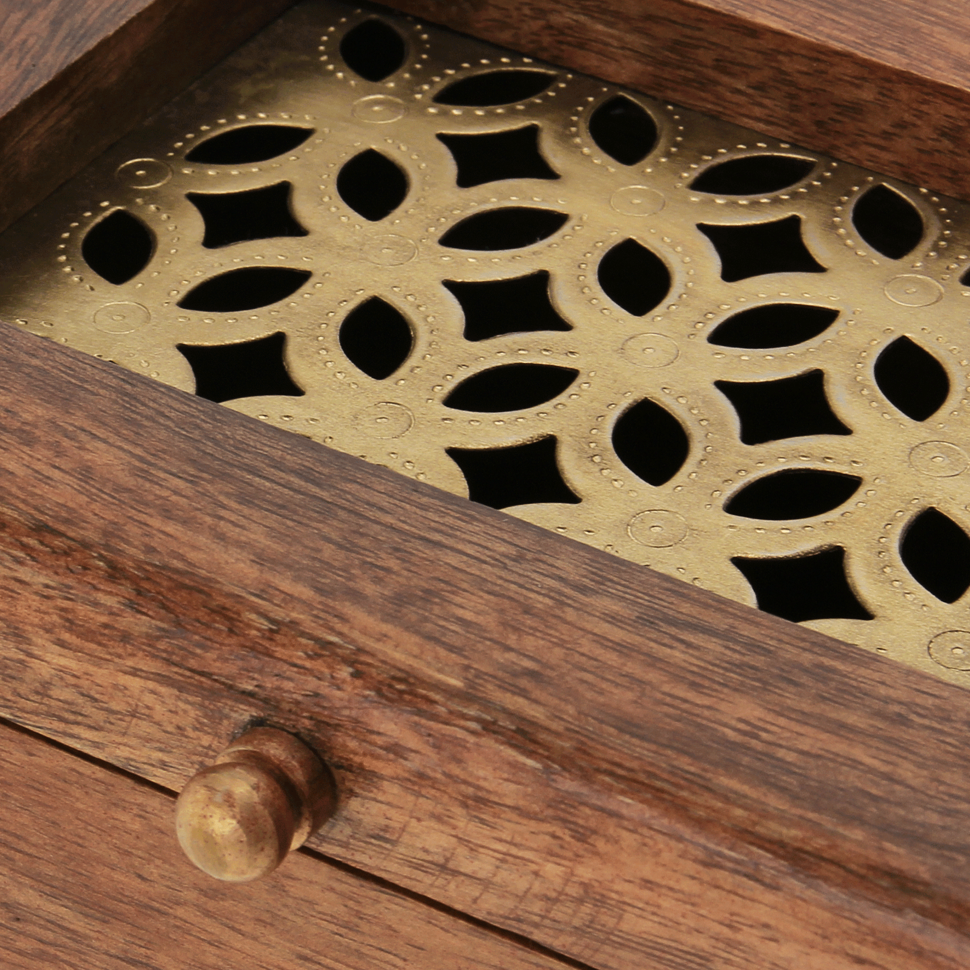 CAIXA-DECORATIVA-17-CM-X-14-CM-X-9-CM-NOZES-OURO-VELHO-BERWICK_ST6