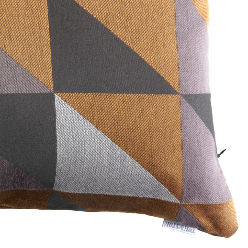 DE-ALMOFADA-45-CM-X-45-CM-TRIANGLE-QUARTZO-ROSA-COBRE-TRIANGLE_ST2