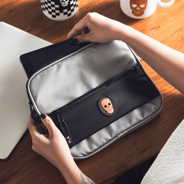 TABLET-CAVEIRA-PRATA-LARANJA-FLUOR-CAVEIRA_97CF307DA8198E00158122739B89140E_AMB0