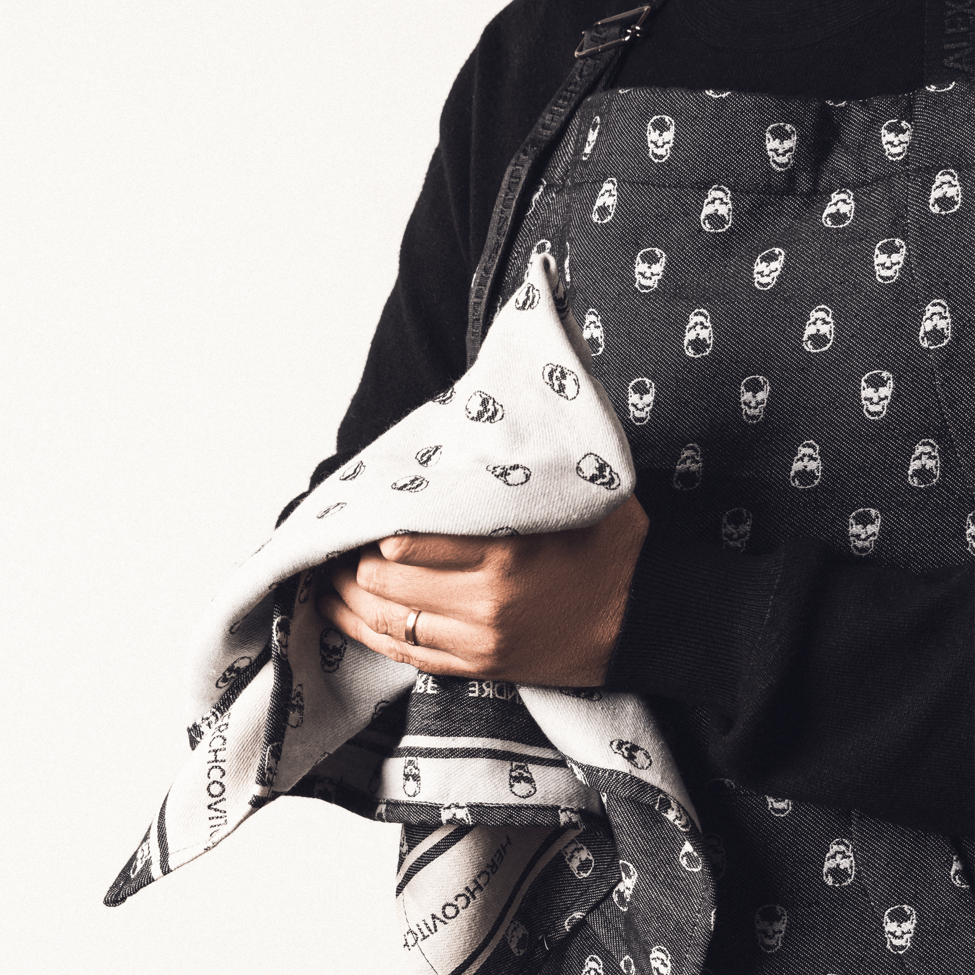 CAVEIRA-PRETO-VERDE-FLUOR-CAVEIRA_8766A31D34DBC06CCCDD036AC7A3F77A_AMB0