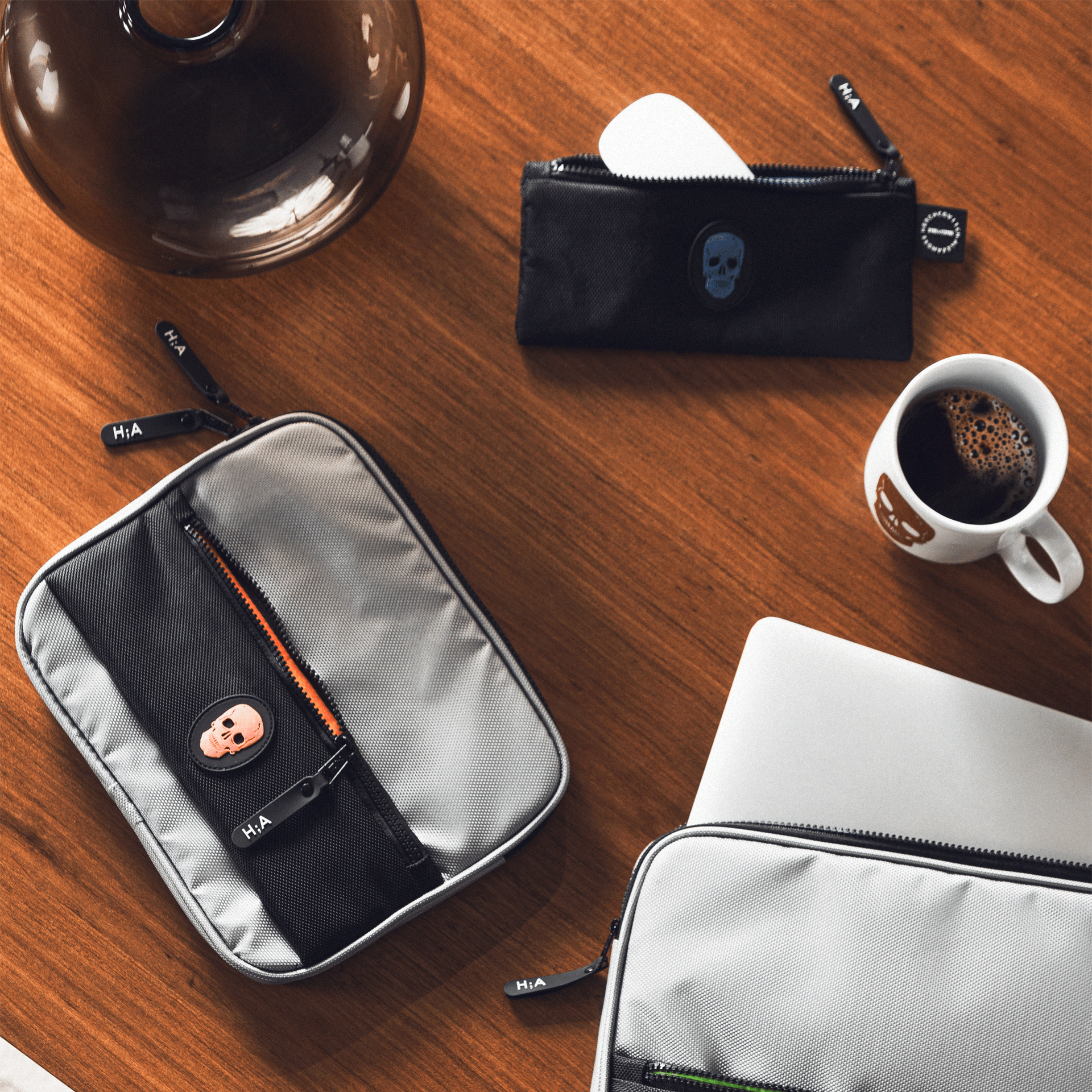 CAVEIRA-PRETO-AZUL-CAVEIRA_426074C137DBA9D97D3CDB2AAA927A11_AMB0