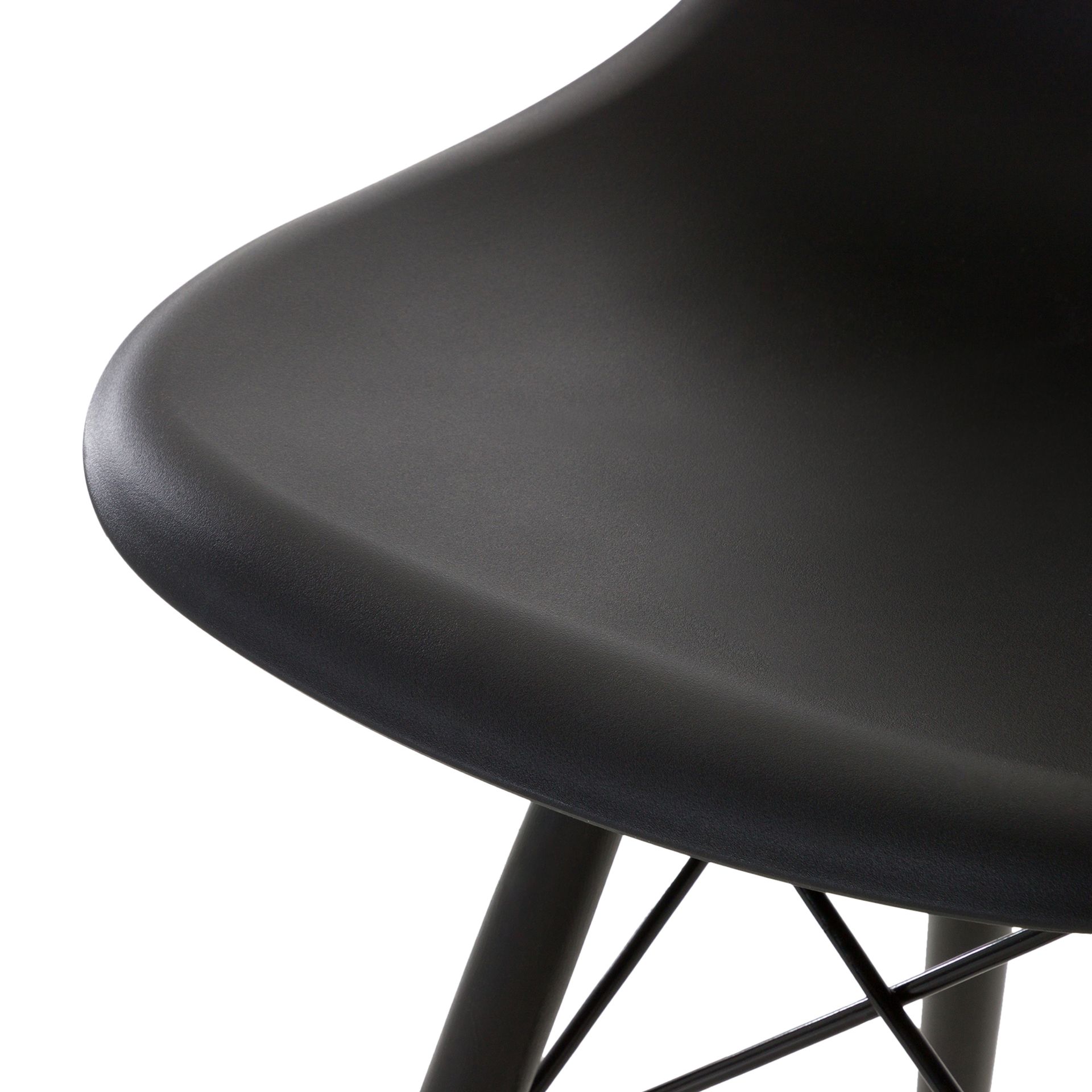 COM-2-CADEIRAS-EAMES-COLOR-PRETO-PRETO-_ST5