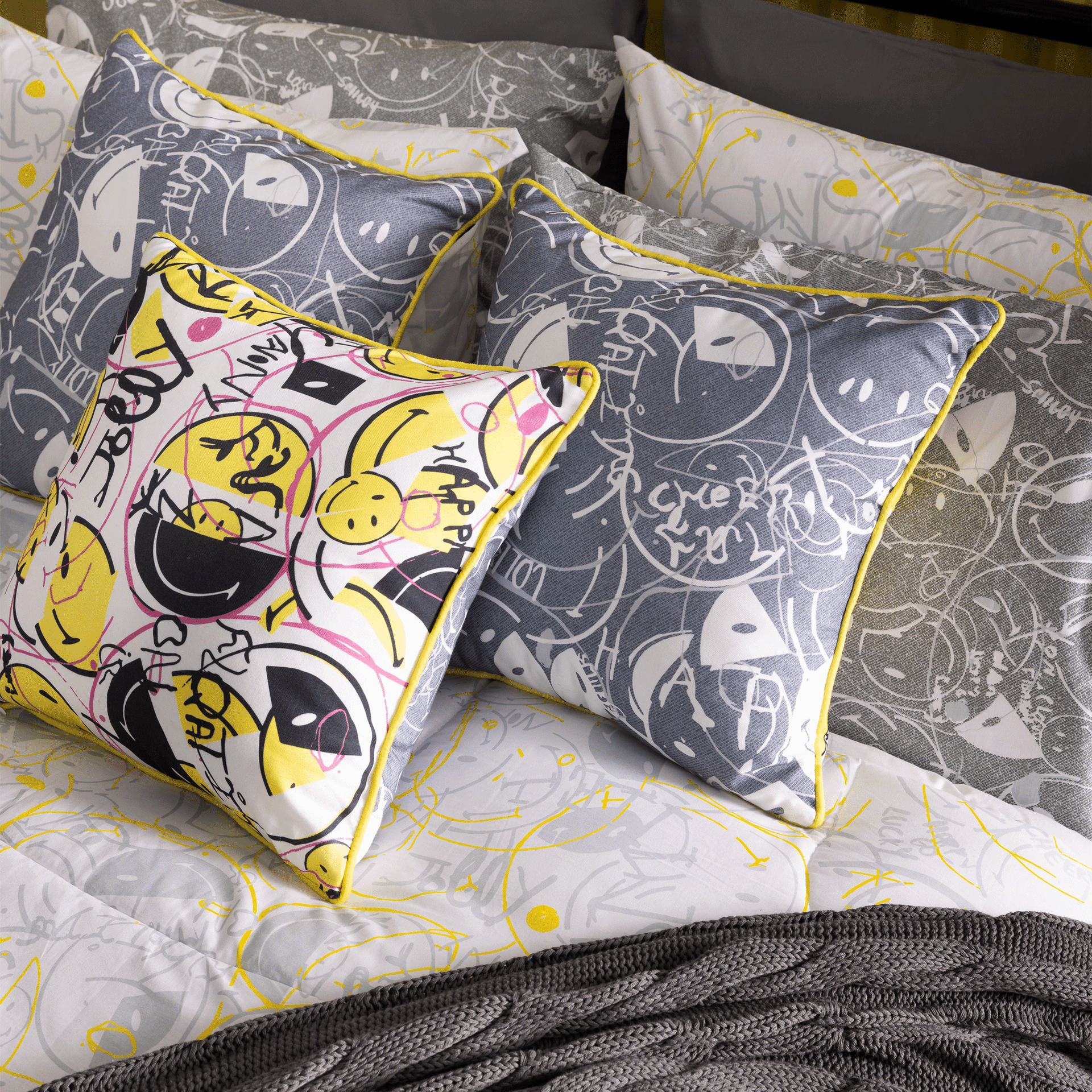 45-CM-X-45-CM-SMILEY-ORIGINALS-DOODLES-CINZA-MULTICOR-SMILEY-DOODLES_A9C598C78B82428EB9A9E5F2E9605F36_AMB1