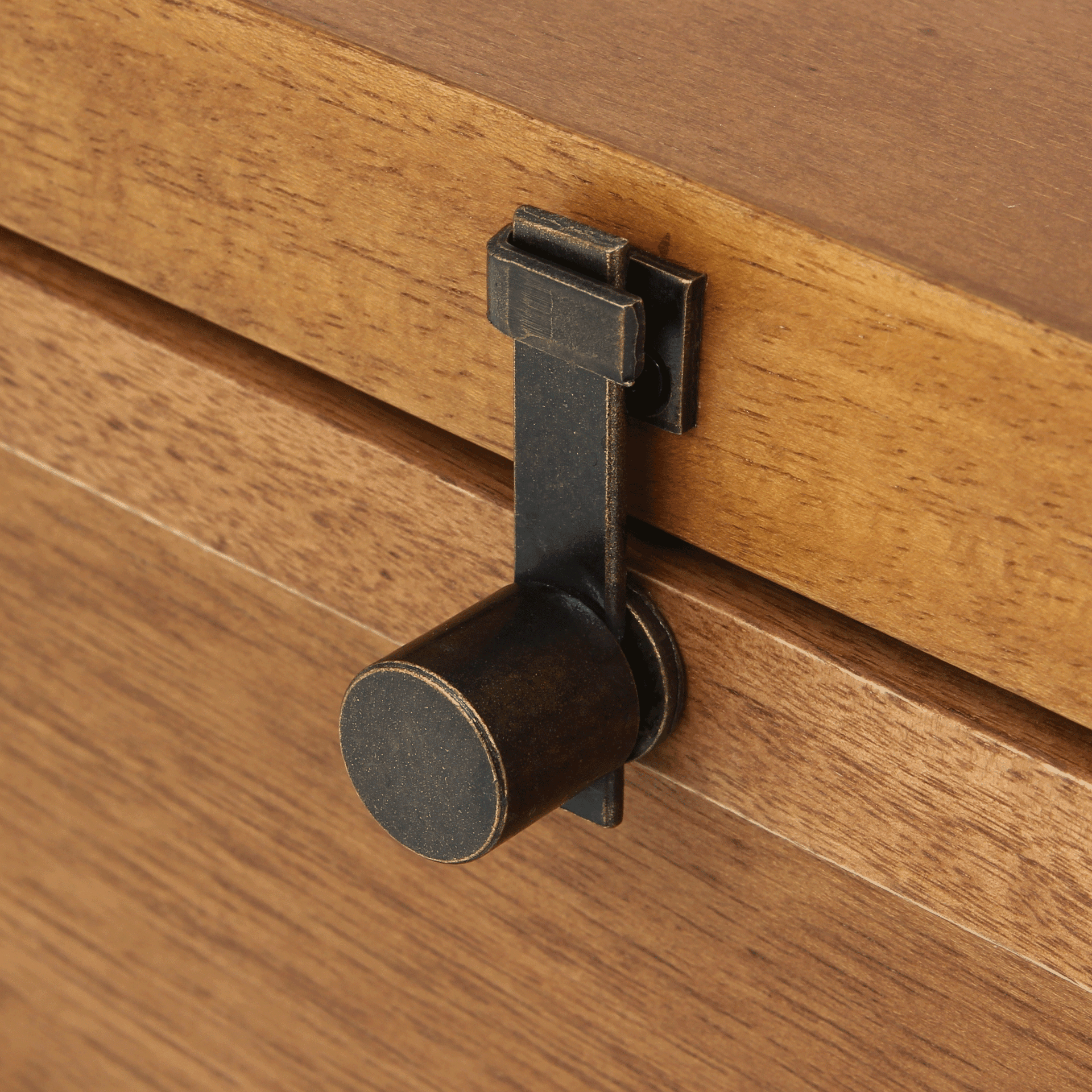 DE-CABECEIRA-1-GAVETA-PAMPA-NOZES-OURO-VELHO-PAMPA_ST8