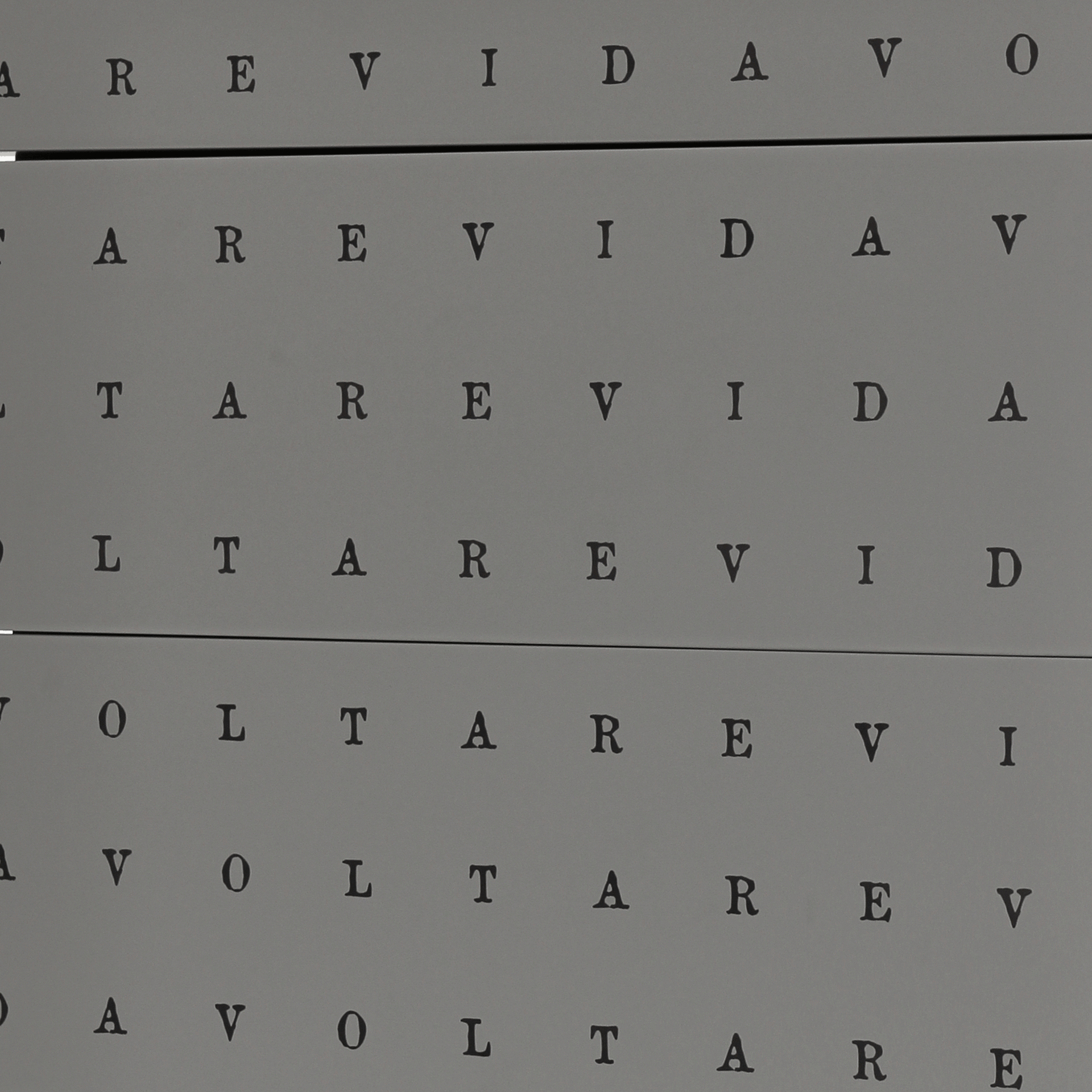 4-GAVETAS-TUDO-OU-TUDO-CINZA-PRETO-TUDO-OU-TUDO_ST11